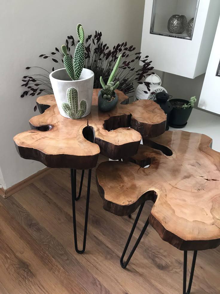 Стіл нестандартної форми з корою